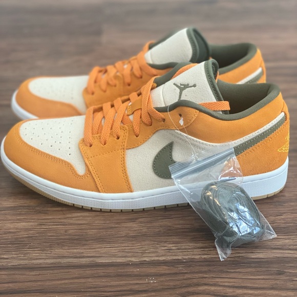 🆕 Jordan 1 ❌SOLD❌ - Picture 3 of 6